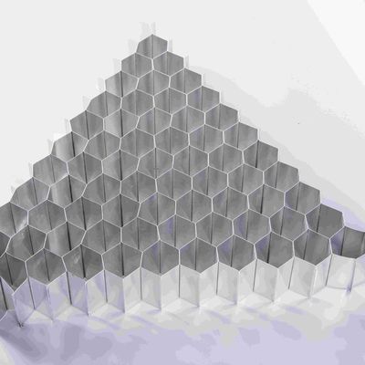 Inti Honeycomb Aluminium halus Dengan Ukuran Standar 1220 * 2440mm Atau Disesuaikan