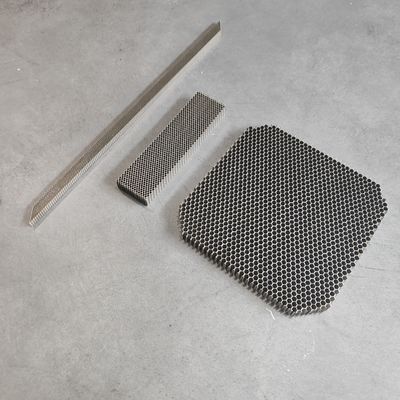 Ukuran Sel yang Berbeda Inti Honeycomb tahan api stainless steel untuk manajemen aliran air di dispenser air