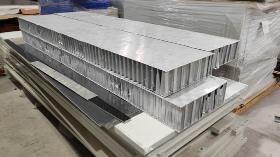 Panel Honeycomb Aluminium Terselubung yang Digunakan di Atap Terapung Internal