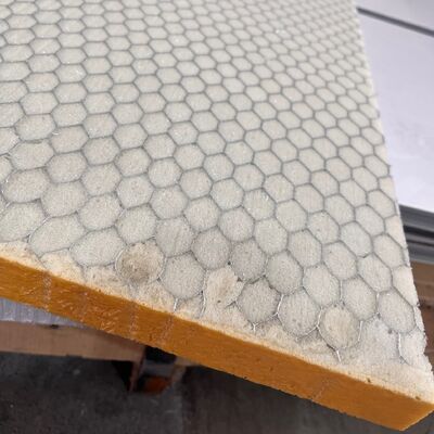 Inti Honeycomb Aluminium yang diisi dengan bahan busa memiliki kinerja isolasi termal yang baik