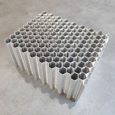 kualitas  Two Piece Adhesive Type Aluminum Honeycomb Core Used In Deformable Crash Test Barriers Pabrik