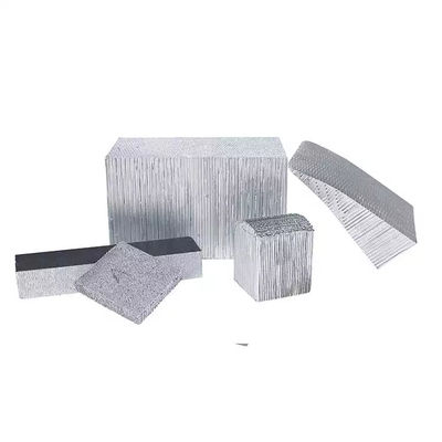 Permukaan halus Aluminium Honeycomb Ukuran sel yang disesuaikan Dari 1,04mm hingga 45mm