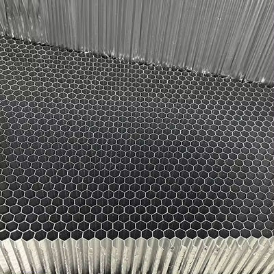 3003 Absorpsi Energi Getaran Aluminium Honeycomb Panel Untuk Kereta Berkecepatan Tinggi