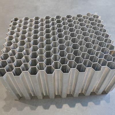 Dua Piece Adhesive Type Aluminium Honeycomb Core Digunakan Dalam Deformable Crash Test Barrier