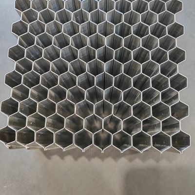 Dua Piece Adhesive Type Aluminium Honeycomb Core Digunakan Dalam Deformable Crash Test Barrier