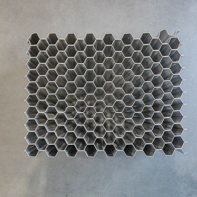 Dua Piece Adhesive Type Aluminium Honeycomb Core Digunakan Dalam Deformable Crash Test Barrier