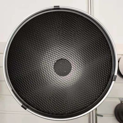 Lampu lalu lintas menggunakan Hitam 3003 Aluminium Honeycomb Louver Disesuaikan Berbagai bingkai