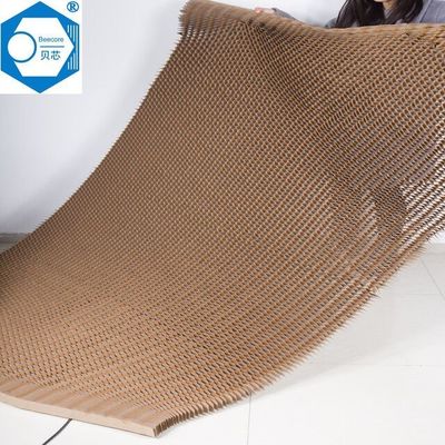 Ukuran diperluas 900X2400mm Honeycomb Core Paper Deformabilitas yang sangat baik